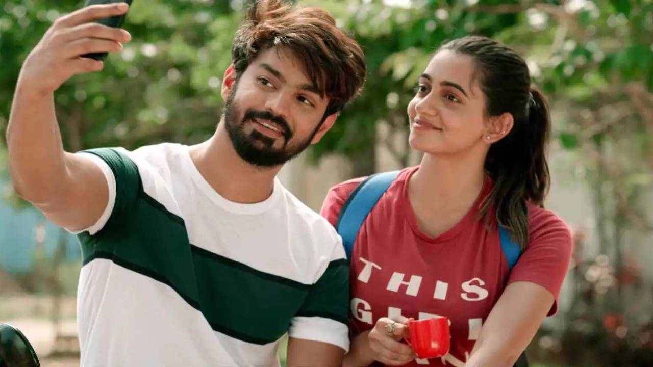 Emoji : తెలుగులోకి వస్తున్న తమిళ రొమాంటిక్ వెబ్ సిరీస్.. ఎందులోనో తెలుసా? Emoji : తెలుగులోకి వస్తున్న తమిళ రొమాంటిక్ వెబ్ సిరీస్.. ఎందులోనో తెలుసా?