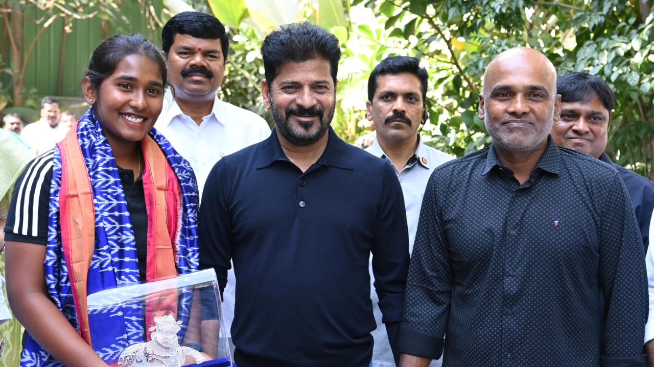 G Trisha: యువ సంచలనం త్రిషకు భారీ నజరానా ప్రకటించిన సీఎం రేవంత్ రెడ్డి G Trisha: యువ సంచలనం త్రిషకు భారీ నజరానా ప్రకటించిన సీఎం రేవంత్ రెడ్డి