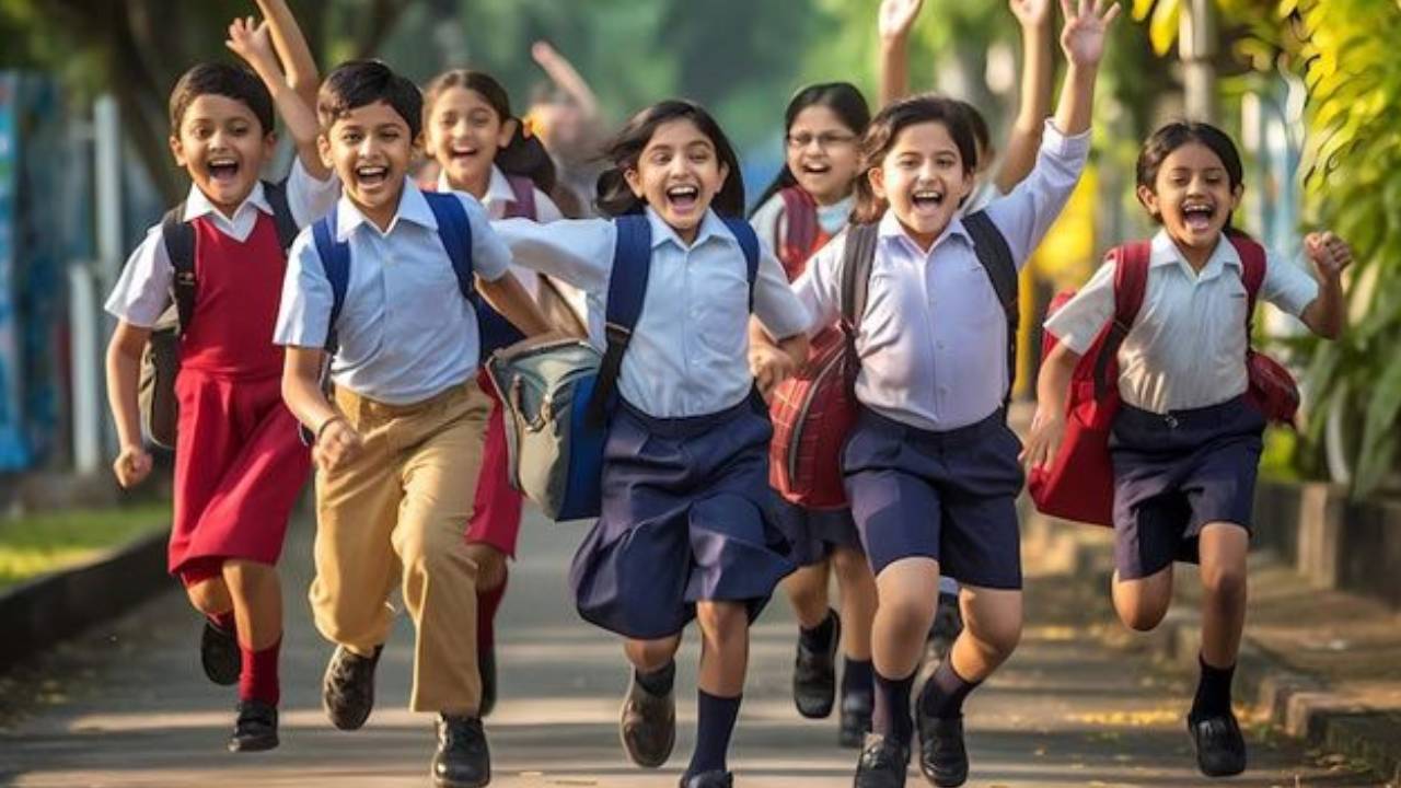 School Holidays: విద్యార్థులకు గుడ్న్యూస్.. మూడు రోజులు స్కూళ్లకు, కాలేజీలకు సెలవులు.. ఆ జిల్లాల్లో మాత్రమే.. School Holidays: విద్యార్థులకు గుడ్న్యూస్.. మూడు రోజులు స్కూళ్లకు, కాలేజీలకు సెలవులు.. ఆ జిల్లాల్లో మాత్రమే..