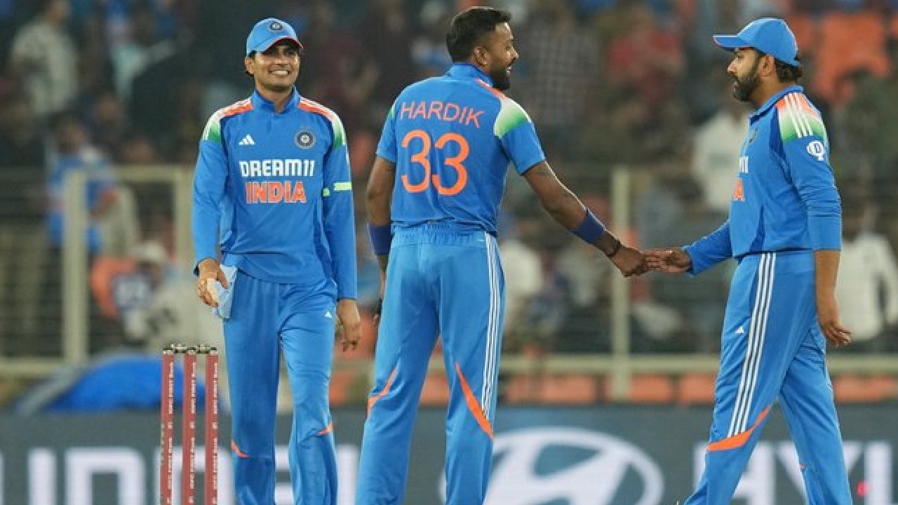 IND vs ENG : వన్డే సిరీస్ను క్లీన్స్వీప్ చేసిన భారత్.. మూడో వన్డేలో ఇంగ్లాండ్ పై ఘన విజయం IND vs ENG : వన్డే సిరీస్ను క్లీన్స్వీప్ చేసిన భారత్.. మూడో వన్డేలో ఇంగ్లాండ్ పై ఘన విజయం