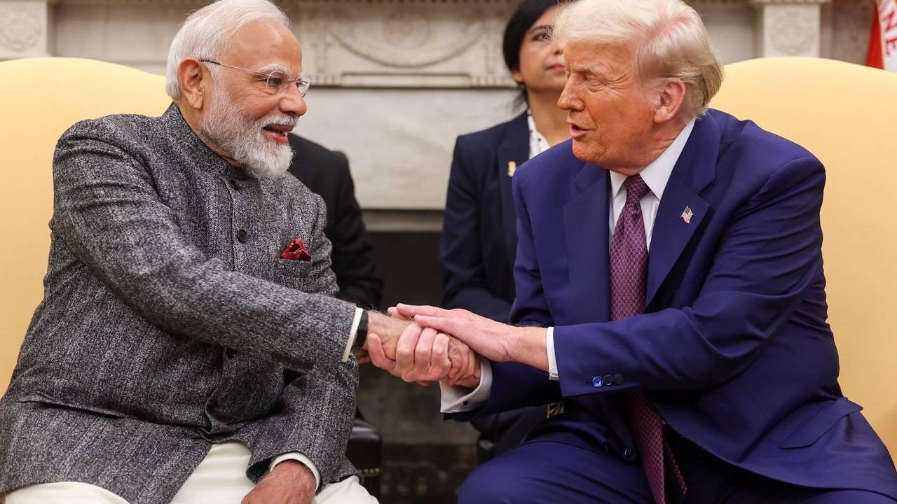 PM Modi-Donald: మోదీ, ట్రంప్ భేటీలో ఇరు దేశాల మధ్య కీలక వాణిజ్య ఒప్పందాలు.. భారత రక్షణరంగాన్ని మరింత బలోపేతం చేసేలా ప్రకటన PM Modi-Donald: మోదీ, ట్రంప్ భేటీలో ఇరు దేశాల మధ్య కీలక వాణిజ్య ఒప్పందాలు.. భారత రక్షణరంగాన్ని మరింత బలోపేతం చేసేలా ప్రకటన