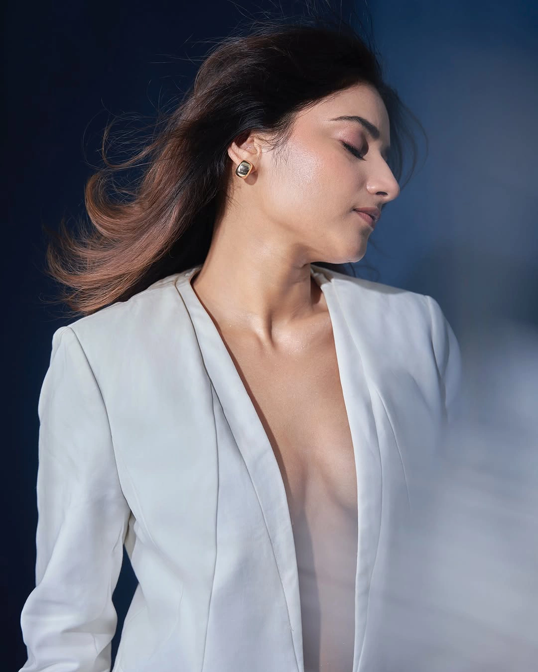 Prisha Singh Perfect Sizzling Poses