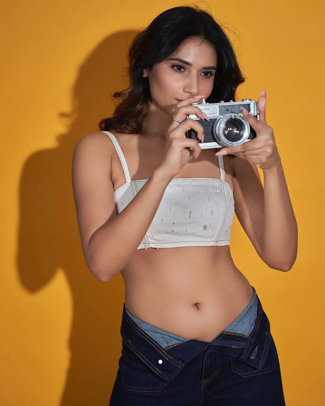 Prisha Singh Perfect Sizzling Poses