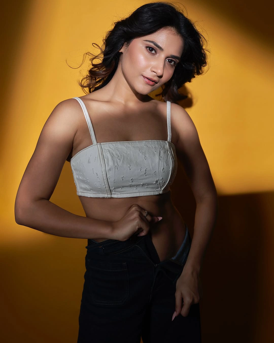 Prisha Singh Perfect Sizzling Poses