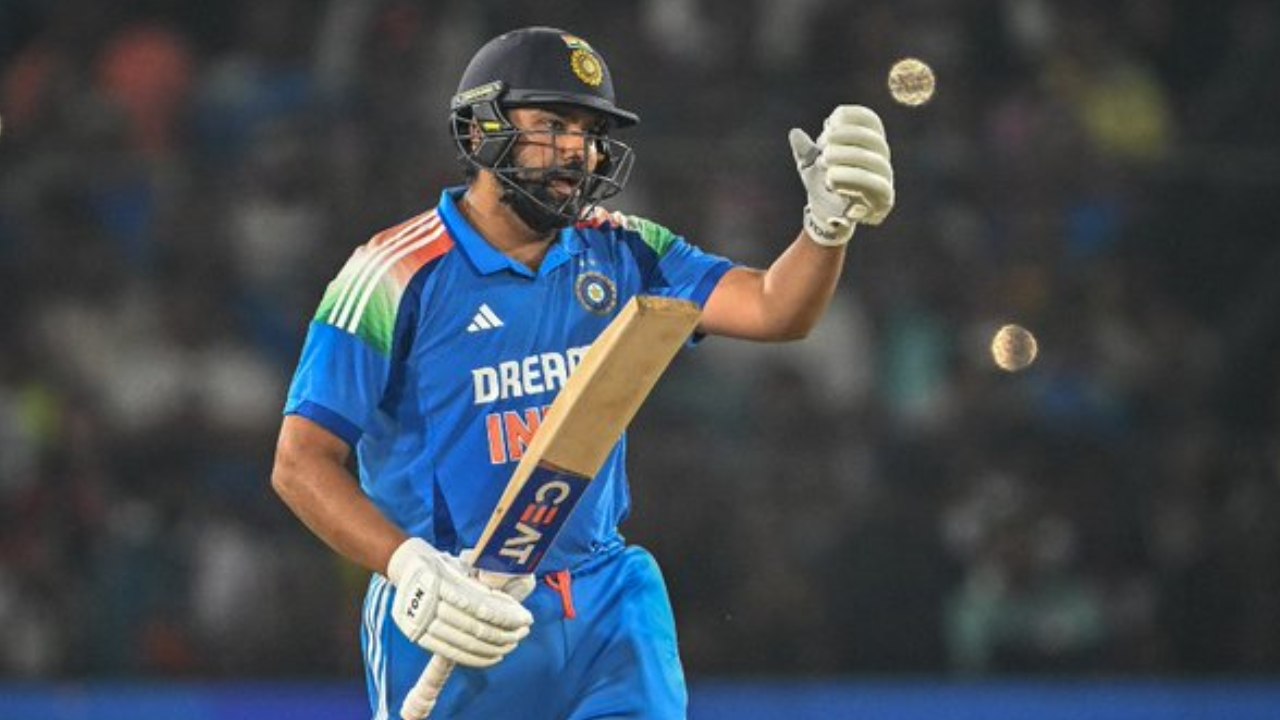 Rohit Sharma : హిట్మ్యాన్ ఈజ్ బ్యాక్.. దాదాపు 16 నెలల తరువాత వన్డేల్లో రోహిత్ శర్మ శతకం.. Rohit Sharma : హిట్మ్యాన్ ఈజ్ బ్యాక్.. దాదాపు 16 నెలల తరువాత వన్డేల్లో రోహిత్ శర్మ శతకం..