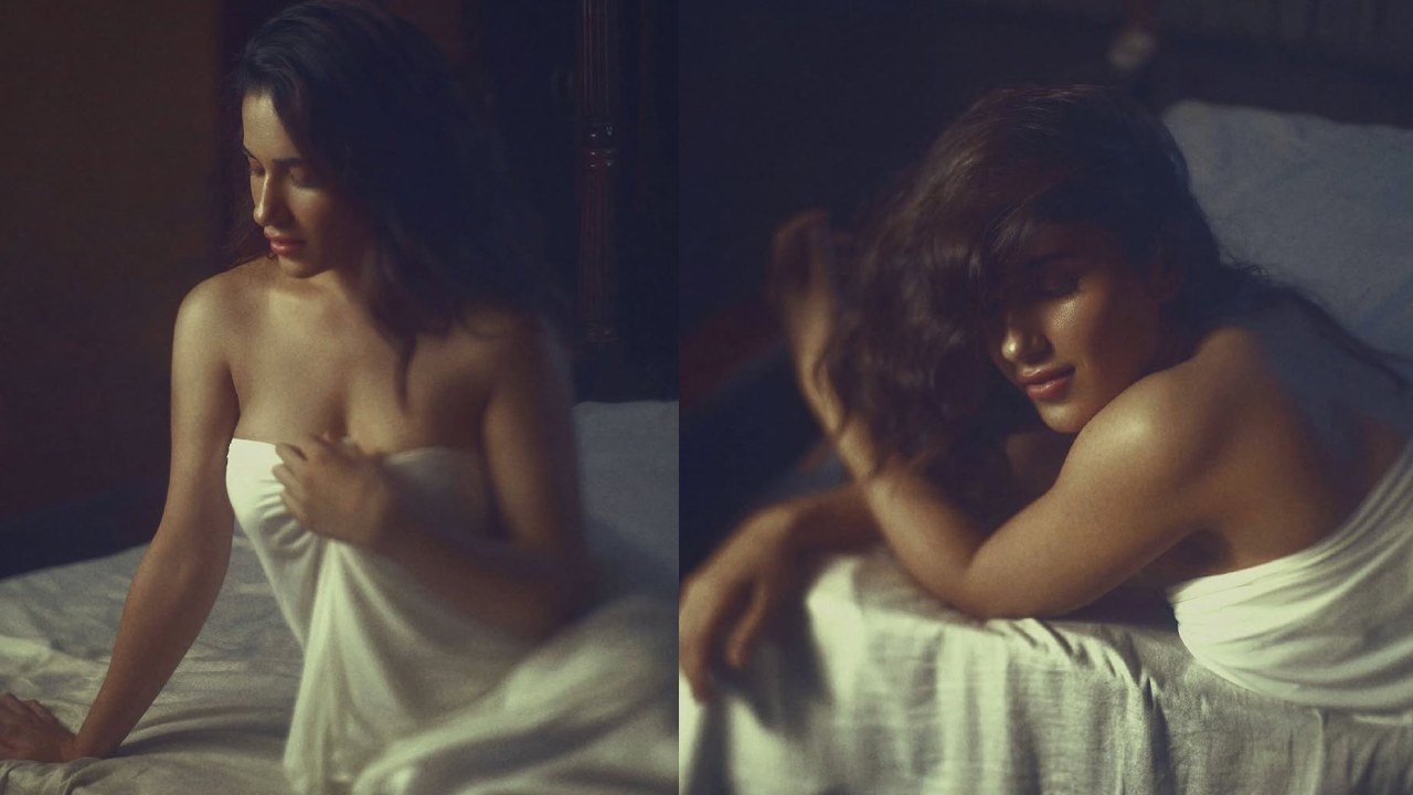 Ruhani Sharma : బాబోయ్.. బెడ్ పై రెచ్చిపోయిన రుహాణి శర్మ.. ఫొటోలు వైరల్..