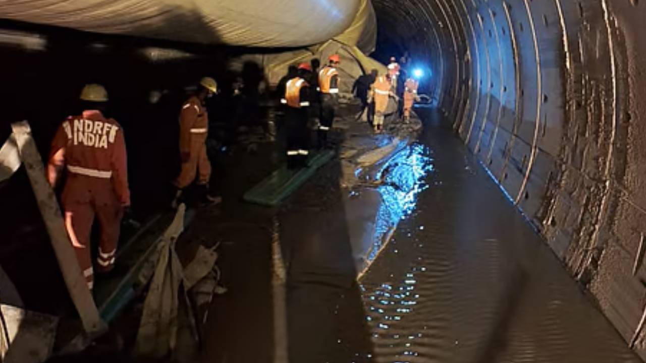 SLBC Tunnel: నో చాన్స్.. ఆ ఎనిమిది మంది ప్రాణాలపై ఆశలు లేనట్లే..! అత్యంత భయానకంగా పరిస్థితులు.. SLBC Tunnel: నో చాన్స్.. ఆ ఎనిమిది మంది ప్రాణాలపై ఆశలు లేనట్లే..! అత్యంత భయానకంగా పరిస్థితులు..