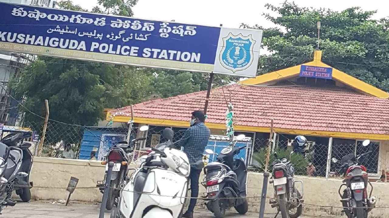 Son Attacks Father : ఆర్టీసీ బస్సులో నాన్న.. వెనుక బైక్ మీద కొడుకు.. వెంటాడి చంపేసి.. హైదరాబాద్ లో దారుణం Son Attacks Father : ఆర్టీసీ బస్సులో నాన్న.. వెనుక బైక్ మీద కొడుకు.. వెంటాడి చంపేసి.. హైదరాబాద్ లో దారుణం