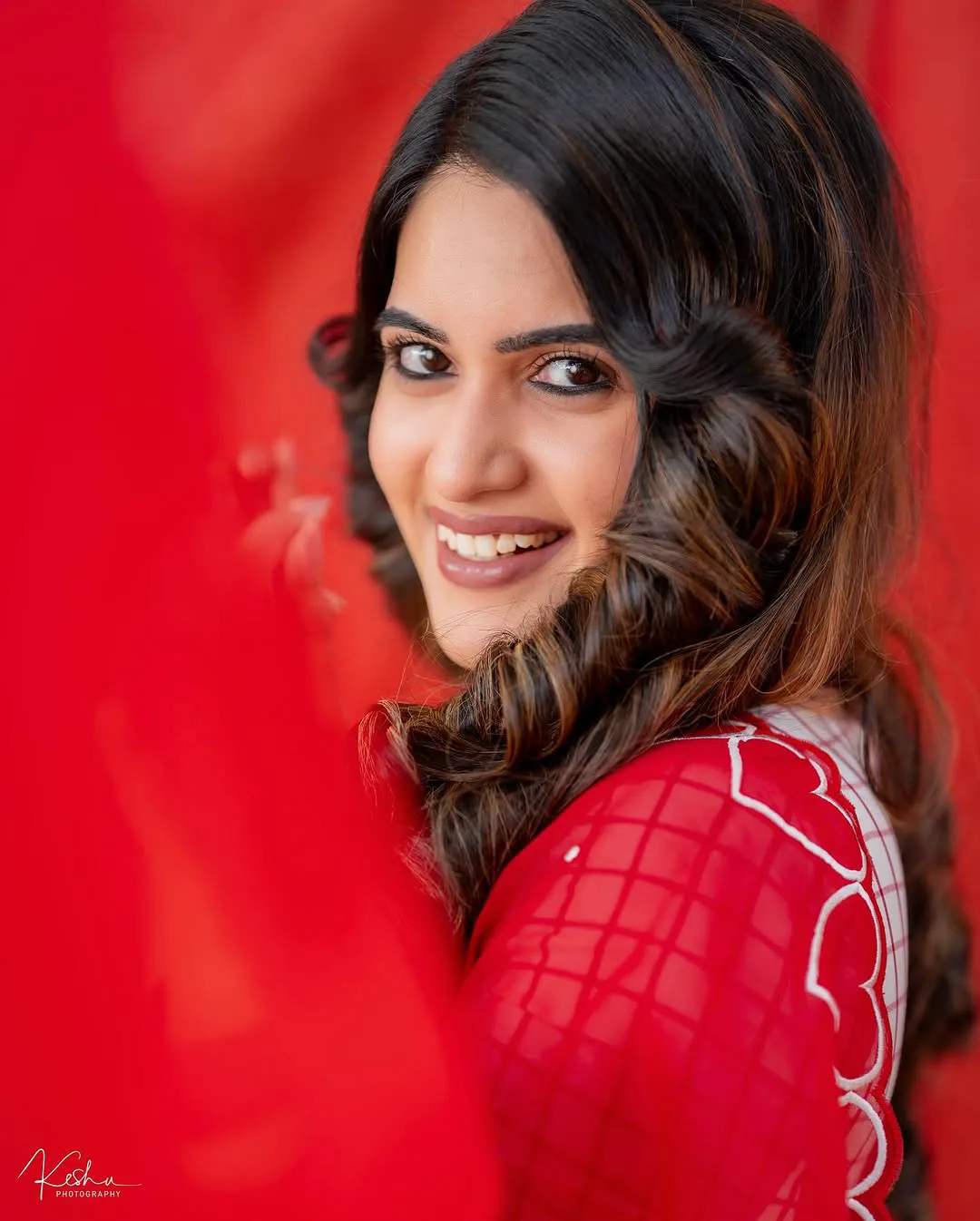Anchor Sravanthi Chokarapu Mesmerizing Looks in Saree