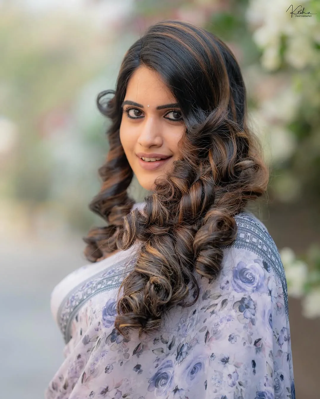Anchor Sravanthi Chokarapu Mesmerizing Looks in Saree