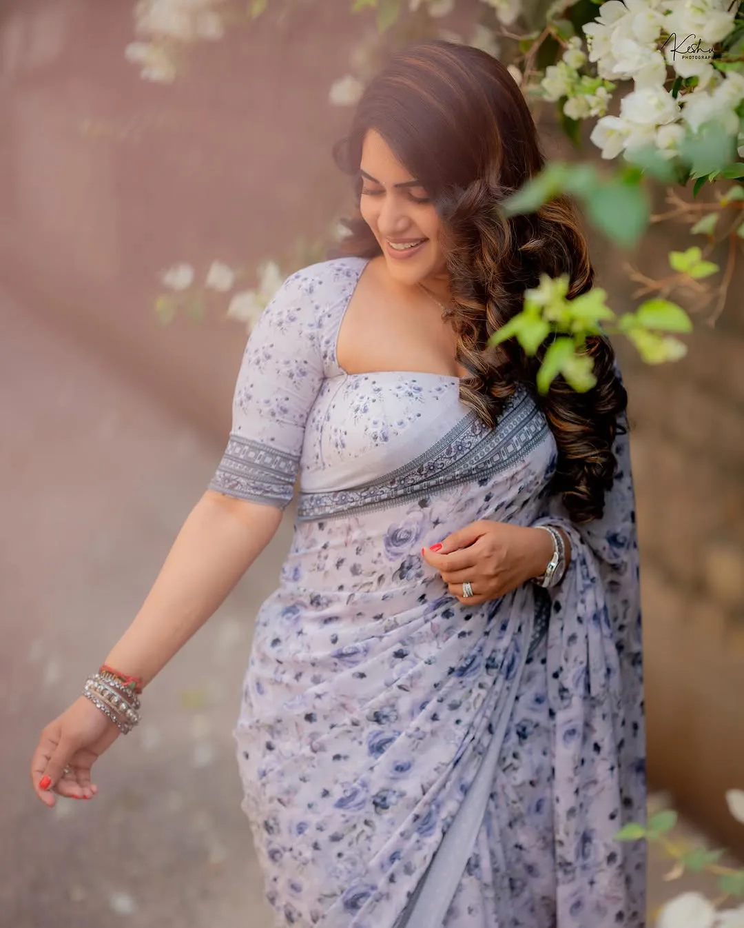 Anchor Sravanthi Chokarapu Mesmerizing Looks in Saree