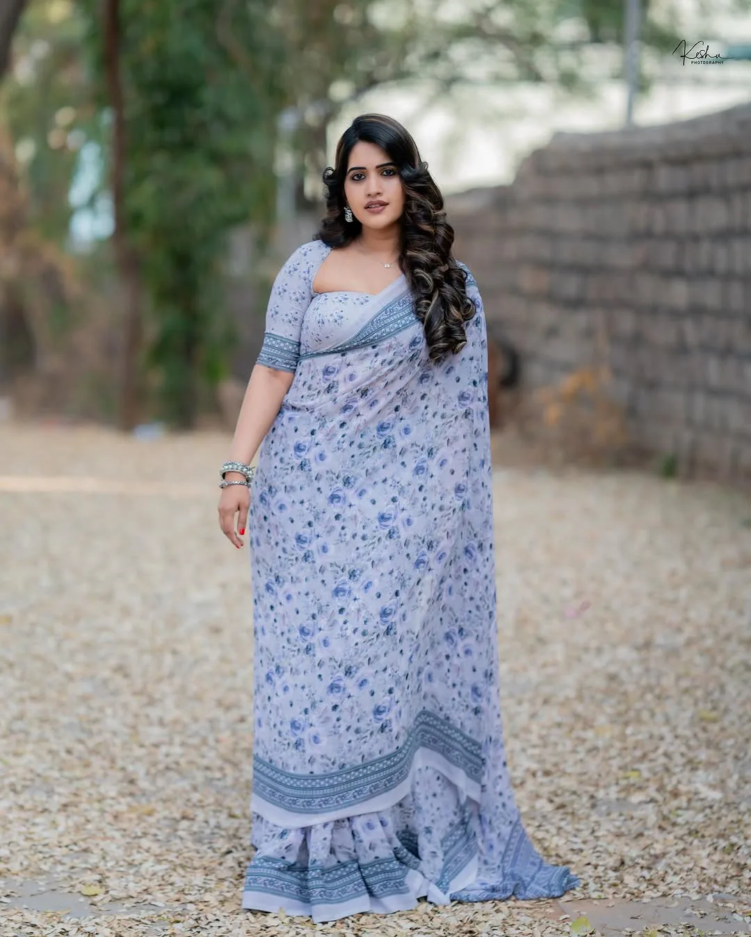 Anchor Sravanthi Chokarapu Mesmerizing Looks in Saree