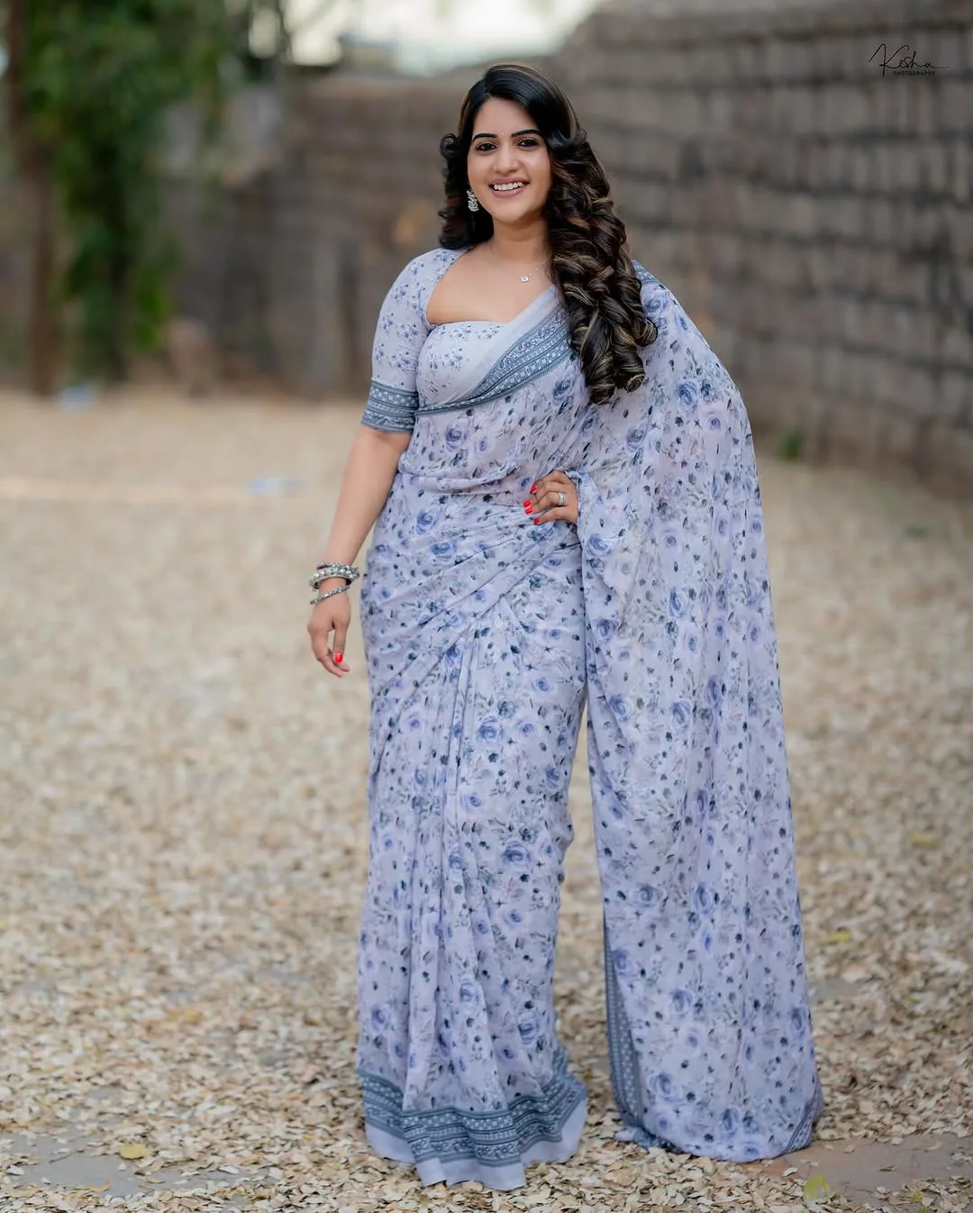 Anchor Sravanthi Chokarapu Mesmerizing Looks in Saree