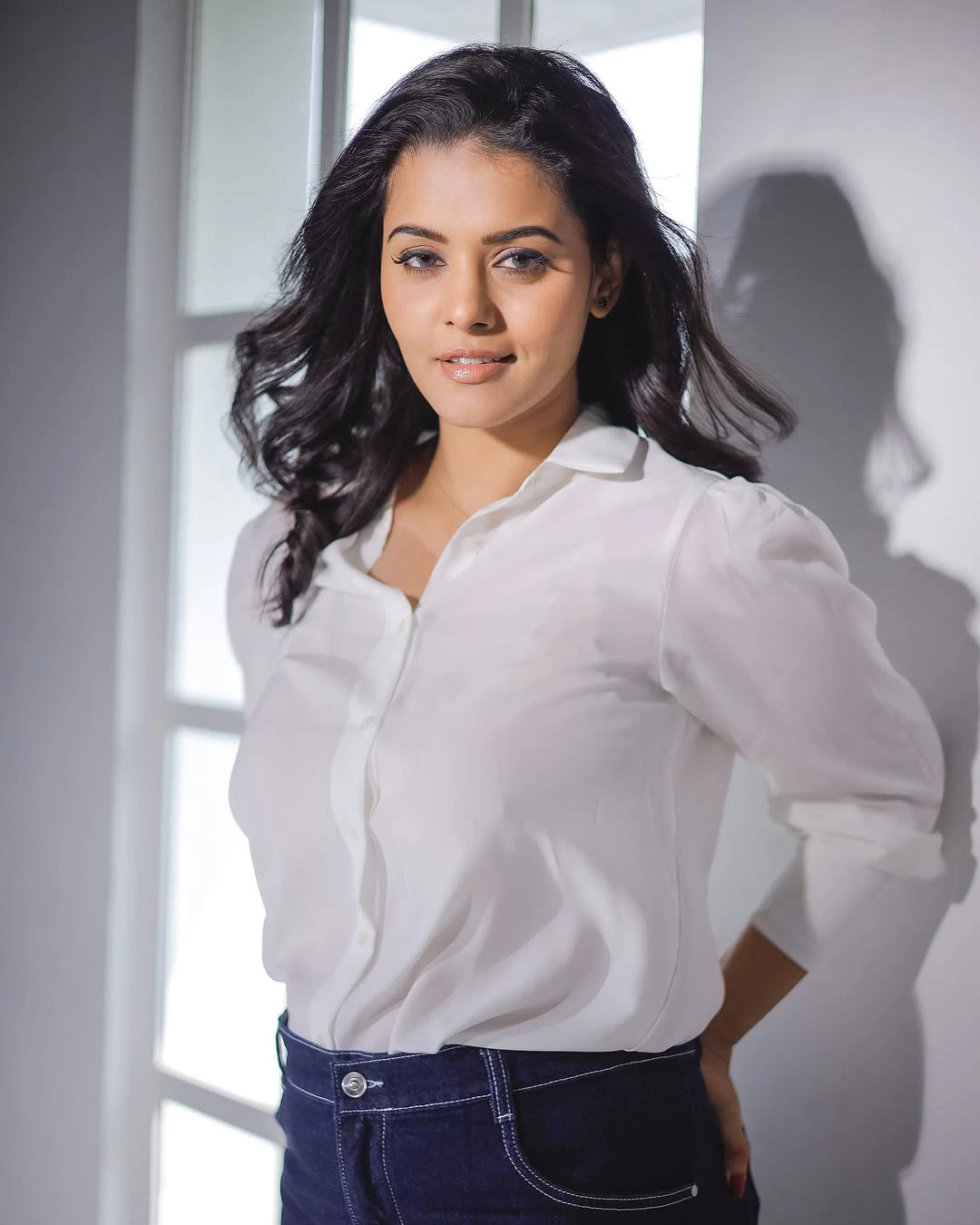 Swathishta Krishnan Cute Photos in Short Skirt