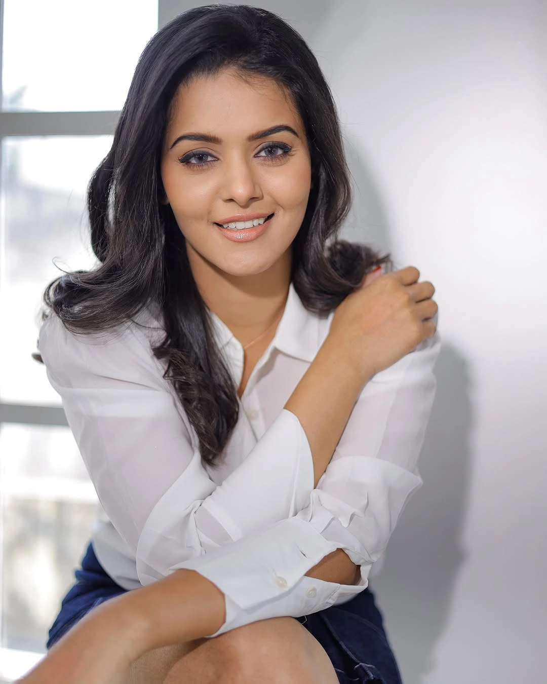 Swathishta Krishnan Cute Photos in Short Skirt
