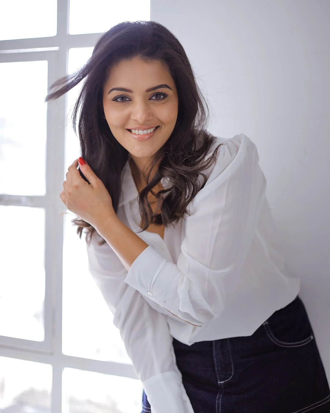 Swathishta Krishnan Cute Photos in Short Skirt