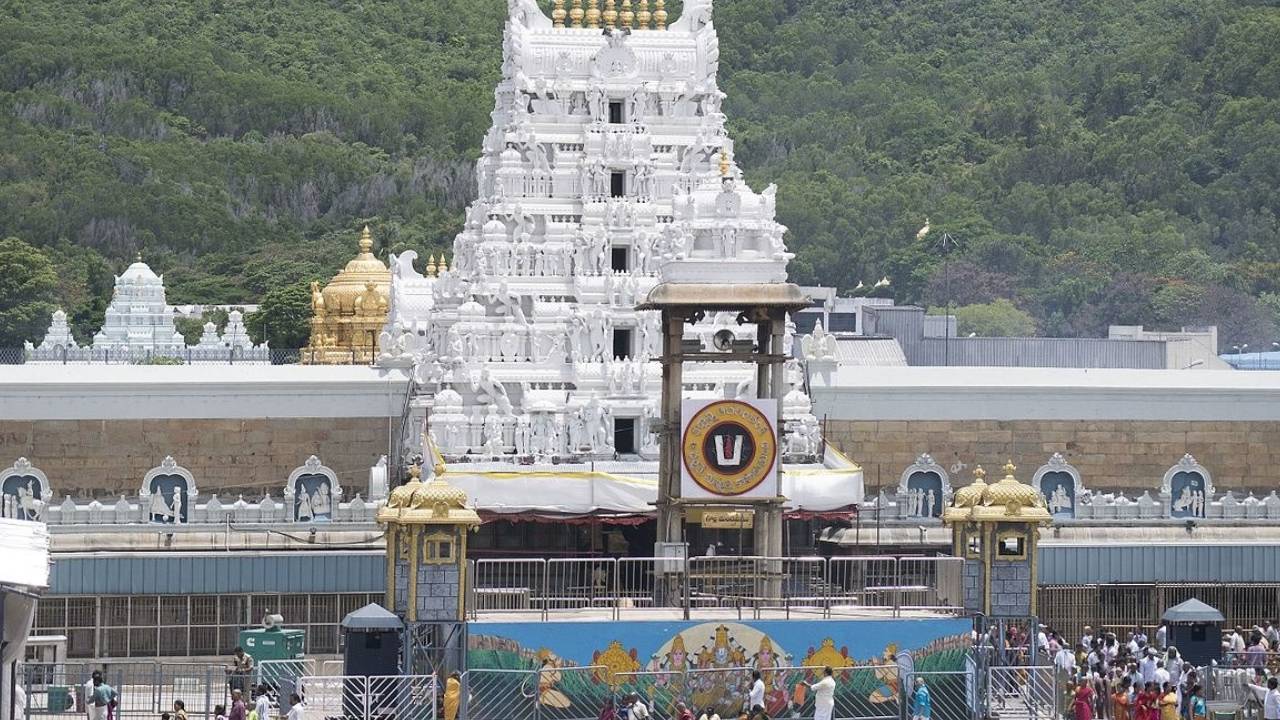 Tirumala: తిరుమల శ్రీవారి భక్తులకు గుడ్న్యూస్.. శ్రీవారి ఆర్జితసేవా టికెట్ల కోటా ఇవాళ విడుదల.. ఇలా బుక్ చేసుకోండి.. Tirumala: తిరుమల శ్రీవారి భక్తులకు గుడ్న్యూస్.. శ్రీవారి ఆర్జితసేవా టికెట్ల కోటా ఇవాళ విడుదల.. ఇలా బుక్ చేసుకోండి..