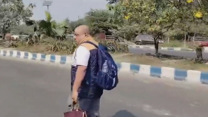 ఇలాగైతే ఆఫీసుల్లో పనిచేసేదెట్టా? సెలవు ఇవ్వలేదని తోటి ఉద్యోగుల రక్తాన్ని కళ్లజూస్తూ.. ఇలాగైతే ఆఫీసుల్లో పనిచేసేదెట్టా? సెలవు ఇవ్వలేదని తోటి ఉద్యోగుల రక్తాన్ని కళ్లజూస్తూ..