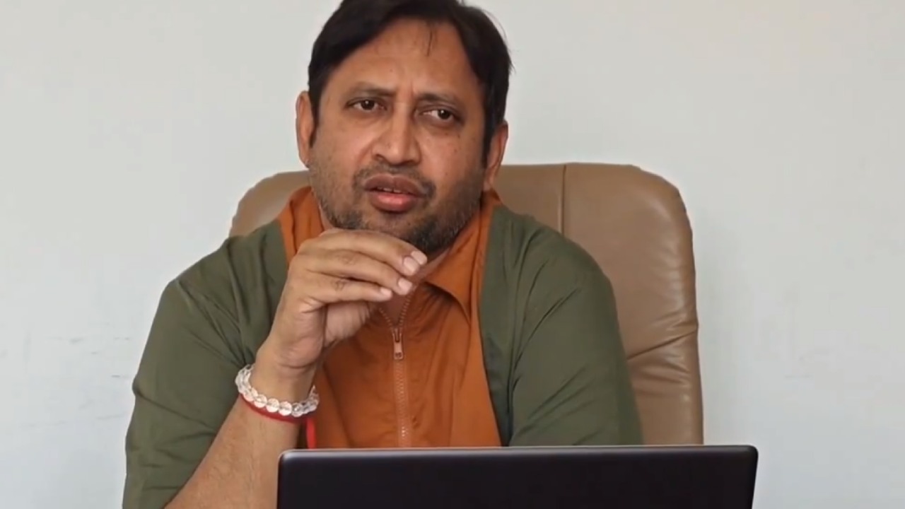 Producer SKN : తెలుగు హీరోయిన్స్ వివాదం.. ట్రోలర్స్ కి కౌంటర్, క్లారిటీ ఇచ్చిన నిర్మాత.. Producer SKN : తెలుగు హీరోయిన్స్ వివాదం.. ట్రోలర్స్ కి కౌంటర్, క్లారిటీ ఇచ్చిన నిర్మాత..