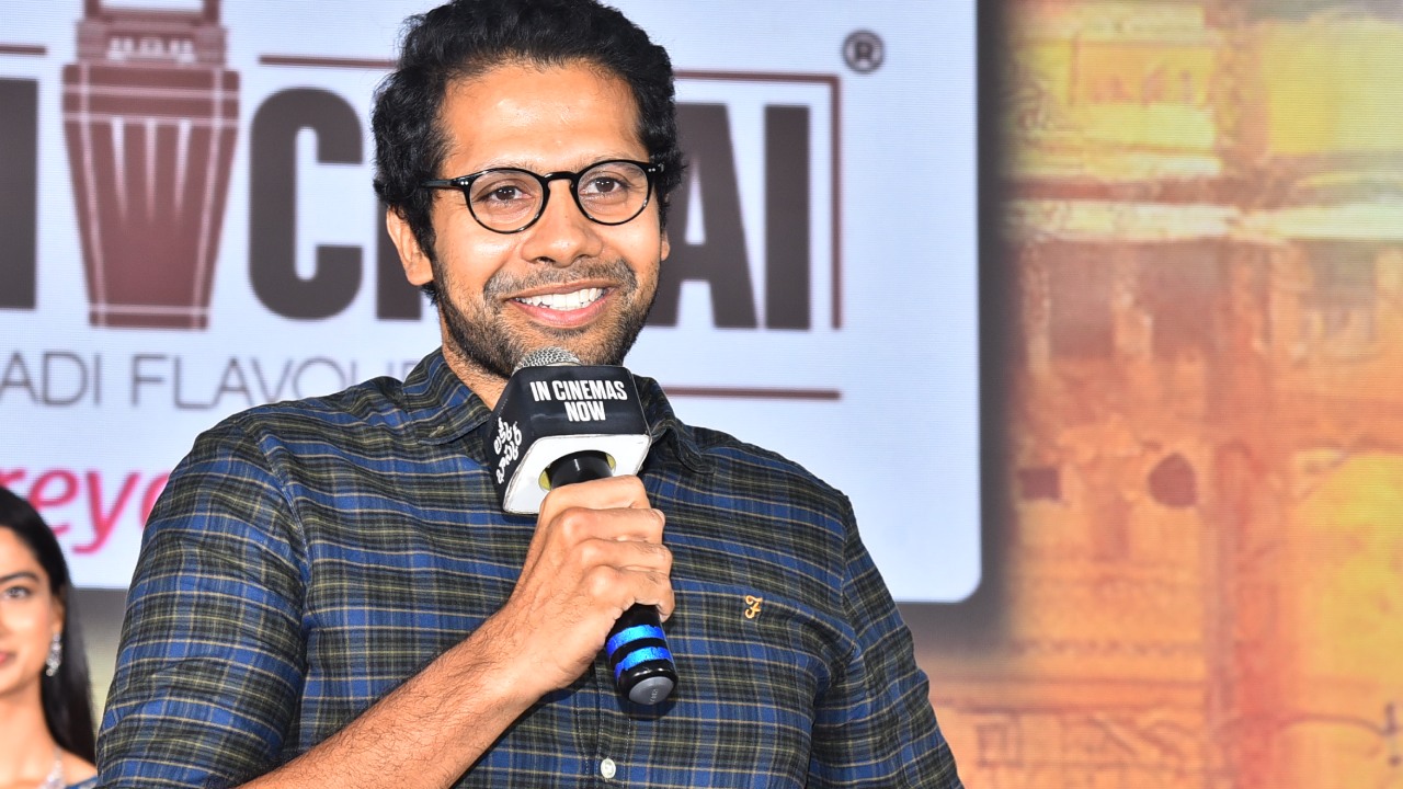 Venky Atluri : మళ్ళీ బయటి హీరోతోనే.. ఈ డైరెక్టర్ పని బాగుందిగా.. ఇంకో హిట్ పక్కా.. Venky Atluri : మళ్ళీ బయటి హీరోతోనే.. ఈ డైరెక్టర్ పని బాగుందిగా.. ఇంకో హిట్ పక్కా..