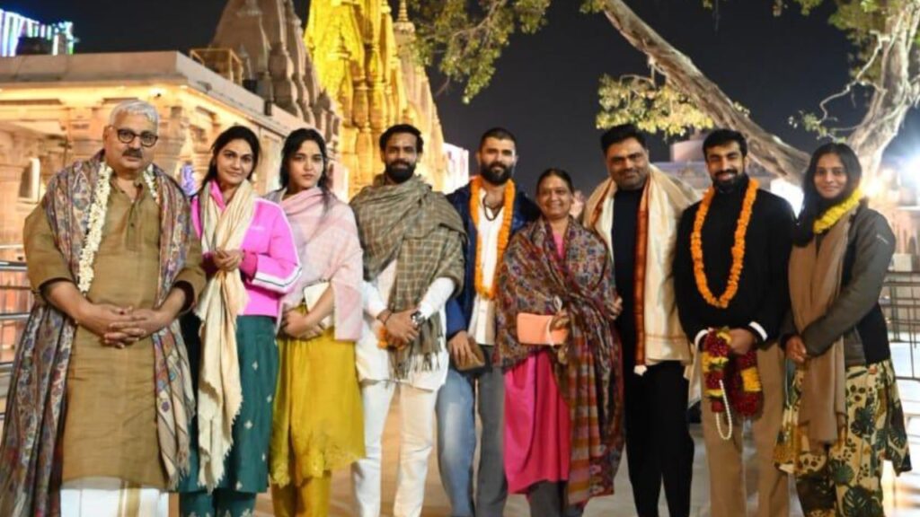 Vijay Deverakonda Shares Kashi Trip Photos with Allu Sneha Reddy and Others