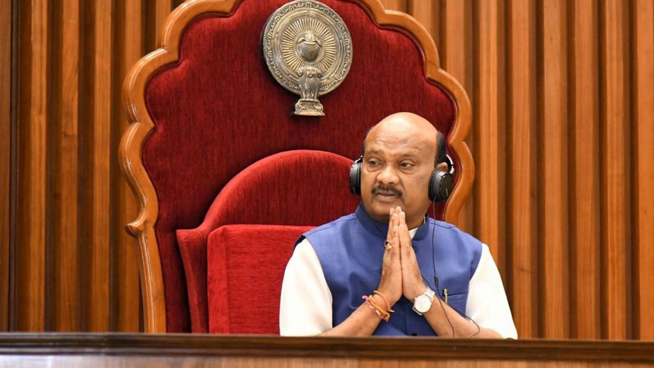 వైసీపీ సభ్యులు హజరైనట్లు సంతకాలు ఉన్నాయి కదా? అని చంద్రబాబు ప్రశ్న.. దొంగచాటు సంతకాల ఖర్మ ఏంటో అంటూ స్పీకర్.. వైసీపీ సభ్యులు హజరైనట్లు సంతకాలు ఉన్నాయి కదా? అని చంద్రబాబు ప్రశ్న.. దొంగచాటు సంతకాల ఖర్మ ఏంటో అంటూ స్పీకర్..