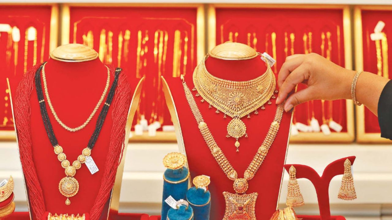 Gold Prices: స్థిరంగా బంగారం ధరలు.. మీరు ఇప్పుడు కొనాలా? వద్దా? Gold Prices: స్థిరంగా బంగారం ధరలు.. మీరు ఇప్పుడు కొనాలా? వద్దా?