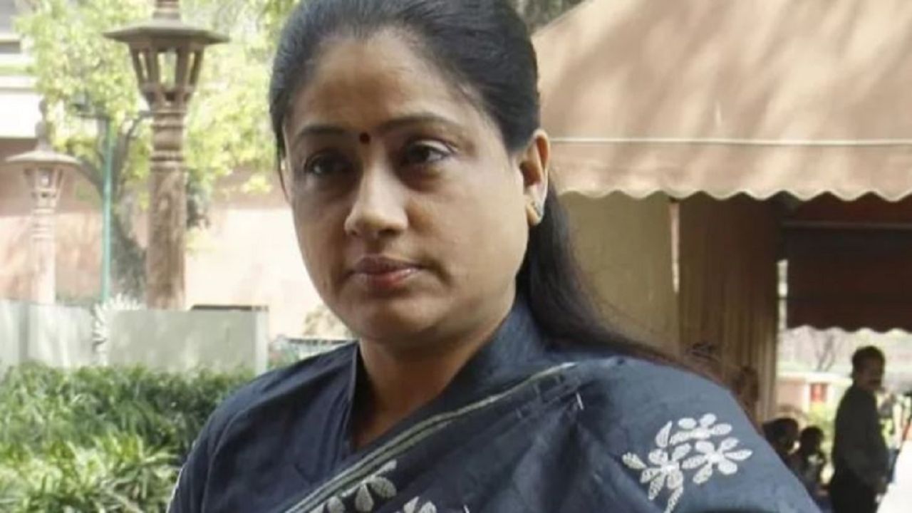 VijayaShanti: రాములమ్మకు ఎమ్మెల్సీ.. ఎందుకంటే? కాంగ్రెస్ వ్యూహం ఇదేనా? VijayaShanti: రాములమ్మకు ఎమ్మెల్సీ.. ఎందుకంటే? కాంగ్రెస్ వ్యూహం ఇదేనా?