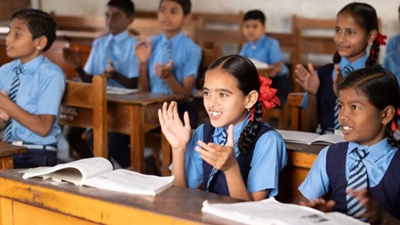 KV Admission: కేంద్రీయ విద్యాలయాల్లో ప్రవేశాలు.. మీ పిల్లలను ఇలా ఆ స్కూళ్లలో చేర్పించండి.. తుది గడువు ఎప్పుడో తెలుసా? KV Admission: కేంద్రీయ విద్యాలయాల్లో ప్రవేశాలు.. మీ పిల్లలను ఇలా ఆ స్కూళ్లలో చేర్పించండి.. తుది గడువు ఎప్పుడో తెలుసా?