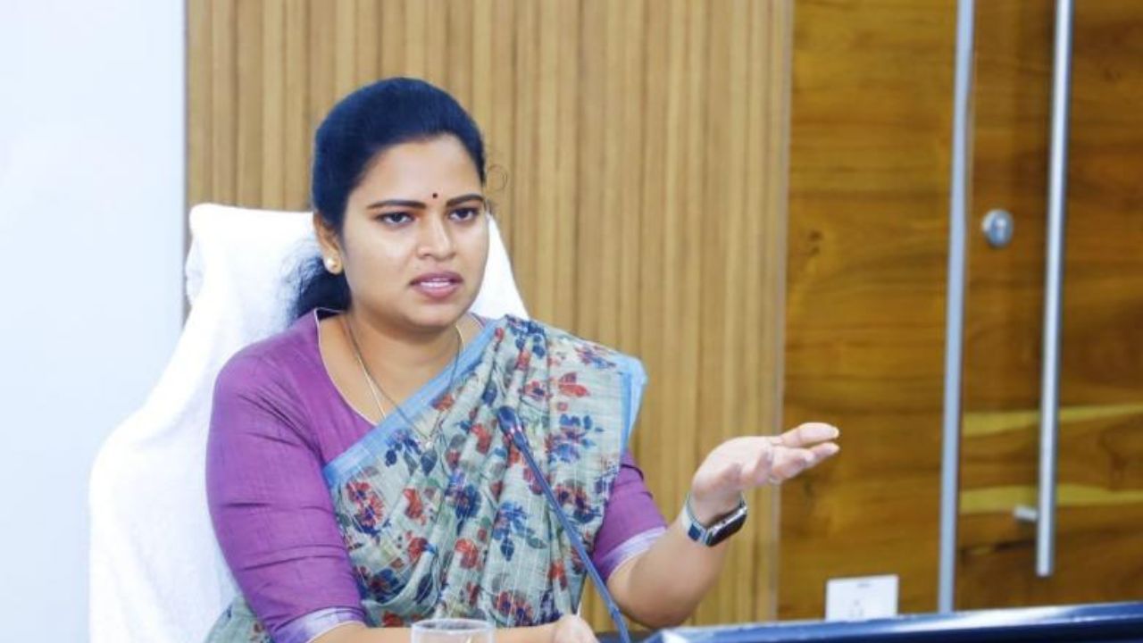 మాజీ మంత్రి విడదల రజినికి ఏసీబీ ఉచ్చు.. అసలు ఈ కేసు ఏంటి? రేపోమాపో ఆమెను అరెస్ట్ చేస్తారా? మాజీ మంత్రి విడదల రజినికి ఏసీబీ ఉచ్చు.. అసలు ఈ కేసు ఏంటి? రేపోమాపో ఆమెను అరెస్ట్ చేస్తారా?