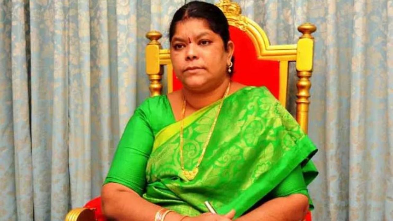 క్షణక్షణం ఉత్కంఠగా విశాఖ మేయర్పై అవిశ్వాసం వ్యవహారం.. ఎత్తుకు పైఎత్తు పాలిటిక్స్.. పైచేయి సాధించేదెవరు.? క్షణక్షణం ఉత్కంఠగా విశాఖ మేయర్పై అవిశ్వాసం వ్యవహారం.. ఎత్తుకు పైఎత్తు పాలిటిక్స్.. పైచేయి సాధించేదెవరు.?