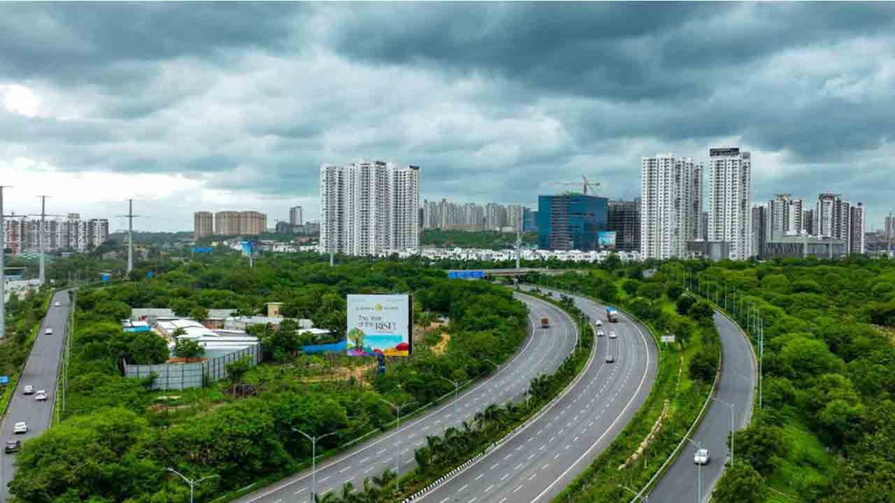 షాకింగ్.. హైదరాబాద్ ఔటర్ రింగ్ రోడ్డుపై టోల్ ఛార్జీలు ఎంతగా పెరిగాయంటే? ఏయే వాహనానికి ఎంతెంత.. వివరాలు? షాకింగ్.. హైదరాబాద్ ఔటర్ రింగ్ రోడ్డుపై టోల్ ఛార్జీలు ఎంతగా పెరిగాయంటే? ఏయే వాహనానికి ఎంతెంత.. వివరాలు?