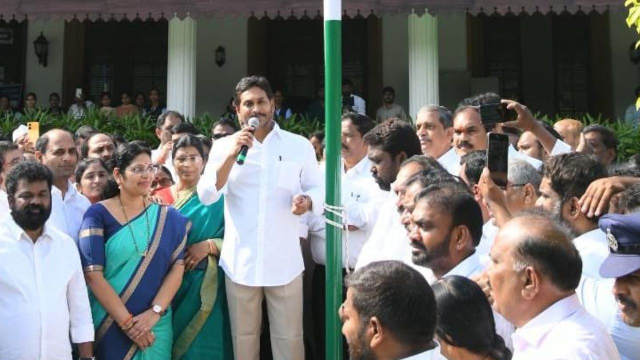 YS Jagan: కళ్లుమూసి తెరిచేలోపు ఏడాది గడచిపోయింది.. మరో మూడు, నాలుగేళ్లు గడిస్తే..: వైఎస్ జగన్ YS Jagan: కళ్లుమూసి తెరిచేలోపు ఏడాది గడచిపోయింది.. మరో మూడు, నాలుగేళ్లు గడిస్తే..: వైఎస్ జగన్