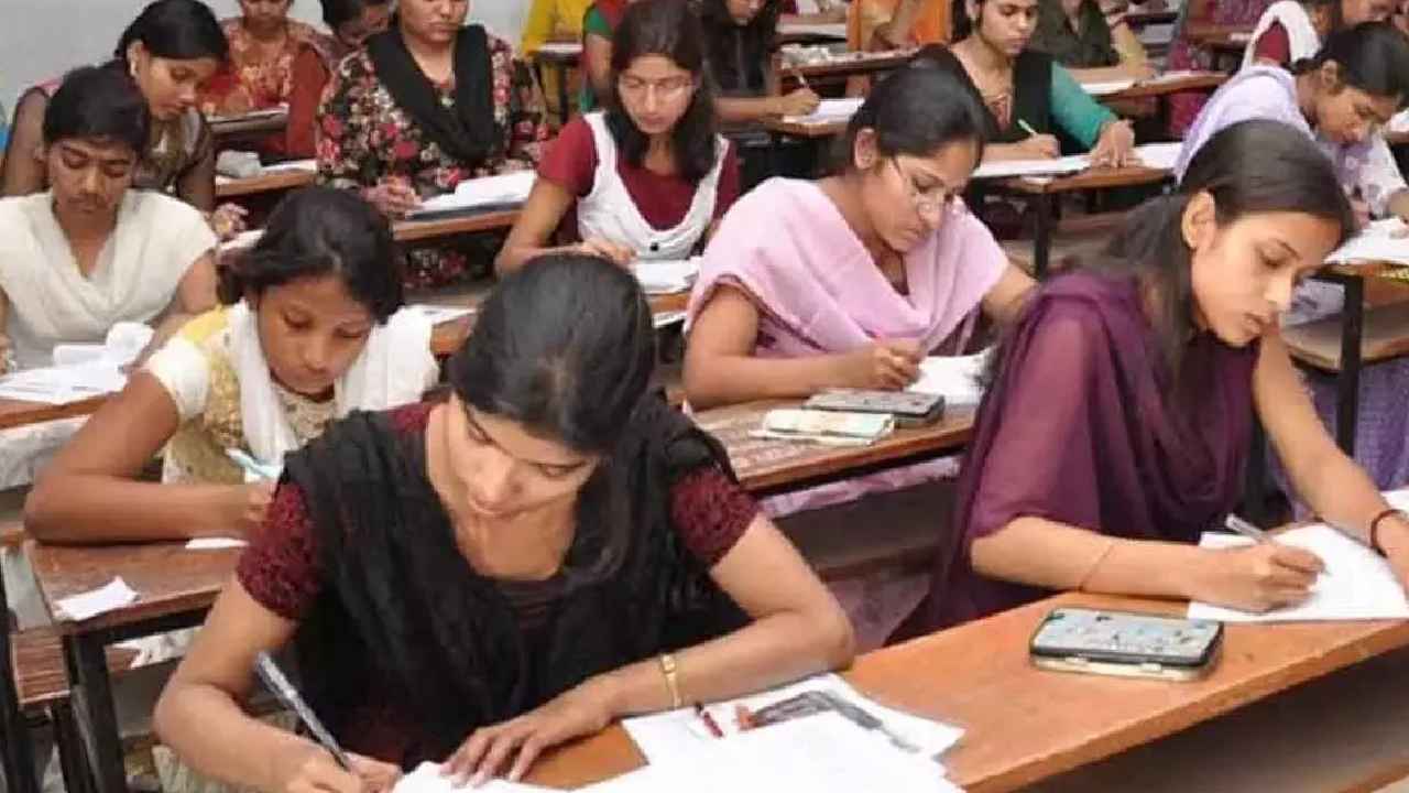 AP Inter Exams : నేటి నుంచి ఇంటర్ ఎగ్జామ్స్.. విద్యార్థులకు బిగ్ అలర్ట్.. వాటిపై నిషేధం.. AP Inter Exams : నేటి నుంచి ఇంటర్ ఎగ్జామ్స్.. విద్యార్థులకు బిగ్ అలర్ట్.. వాటిపై నిషేధం..