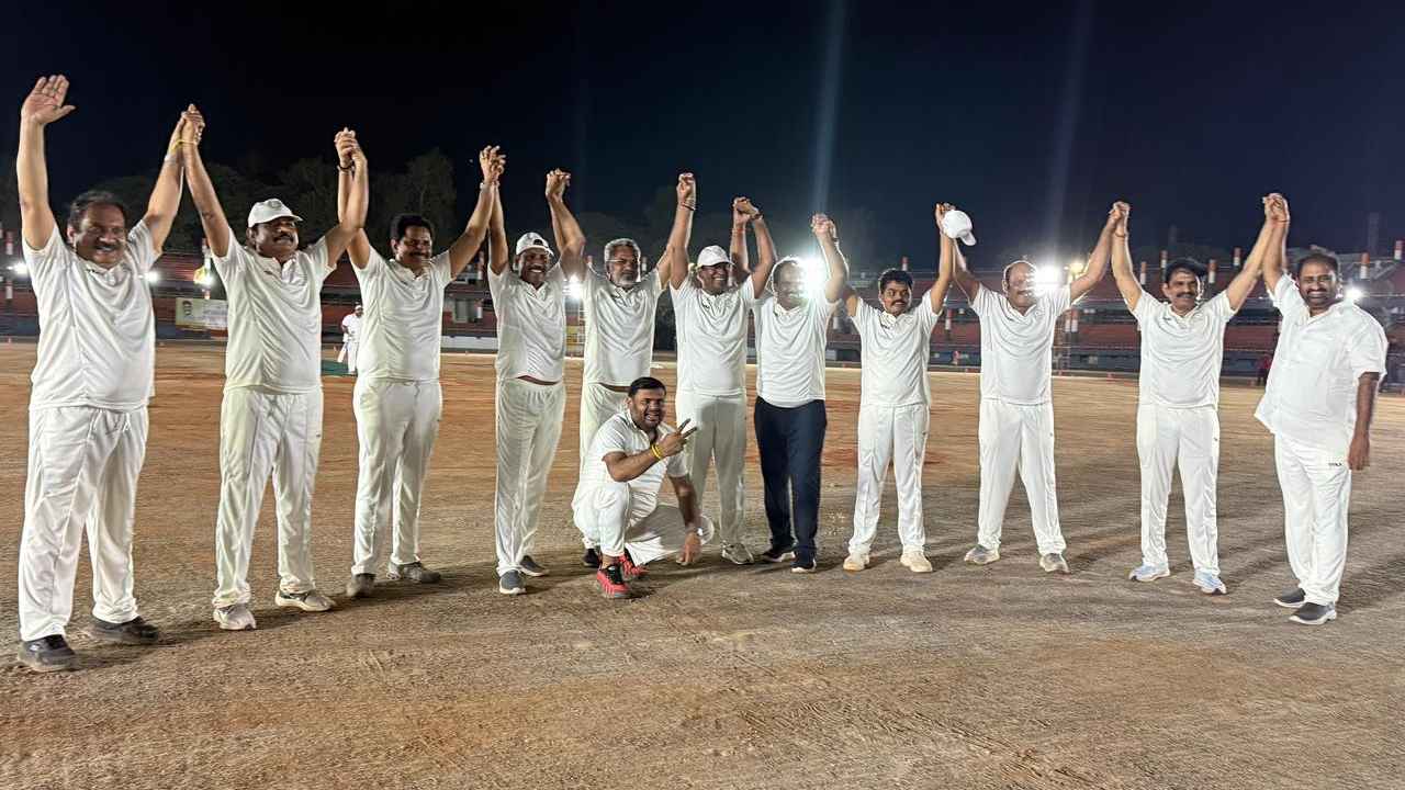 Legislators Injured : అయ్యయ్యో.. క్రీడా పోటీల్లో పలువురు ఎమ్మెల్యేలకు గాయాలు.. ఆసుపత్రికి తరలింపు Legislators Injured : అయ్యయ్యో.. క్రీడా పోటీల్లో పలువురు ఎమ్మెల్యేలకు గాయాలు.. ఆసుపత్రికి తరలింపు