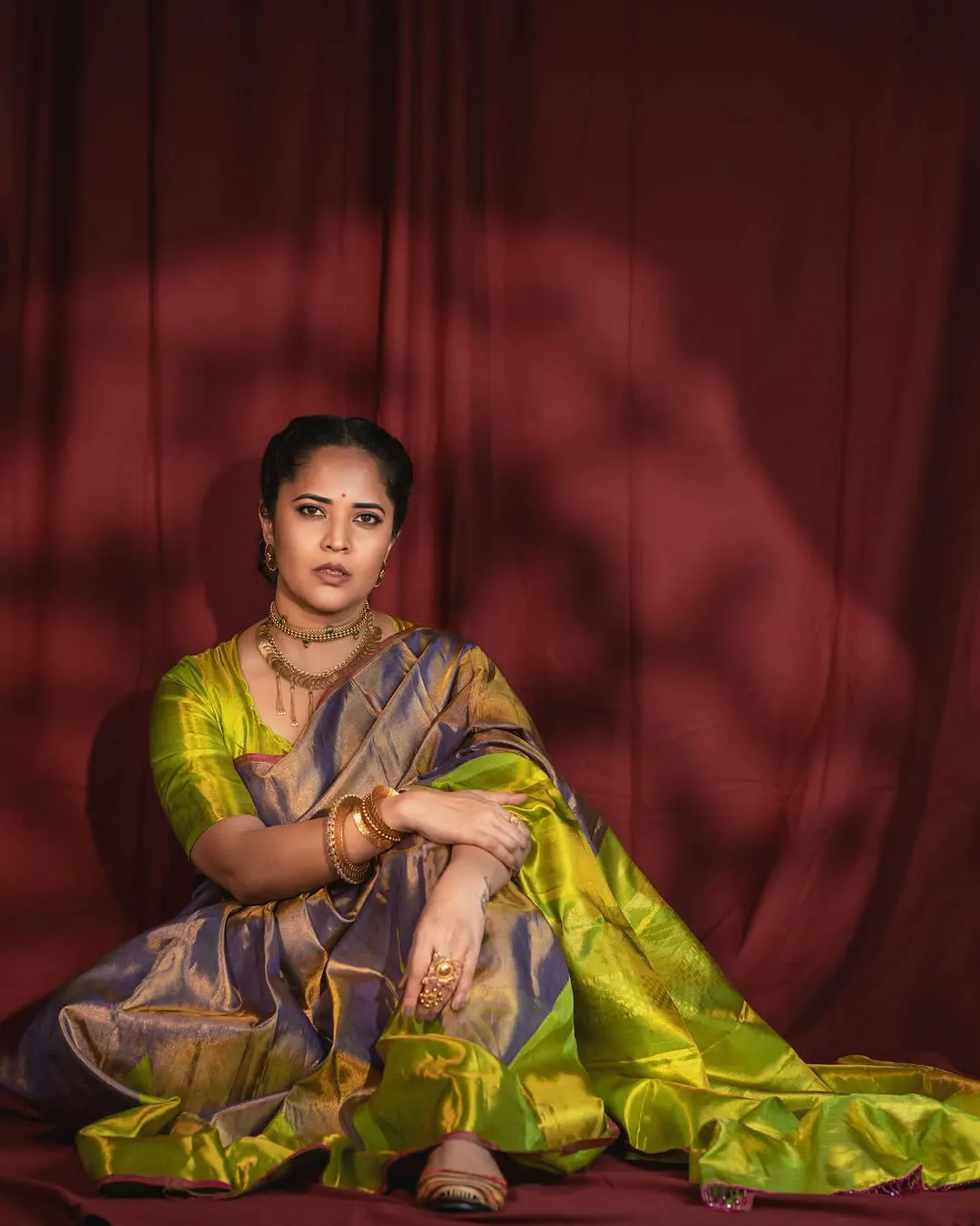 Anasuya Bharadwaj Serious Looks in Saree