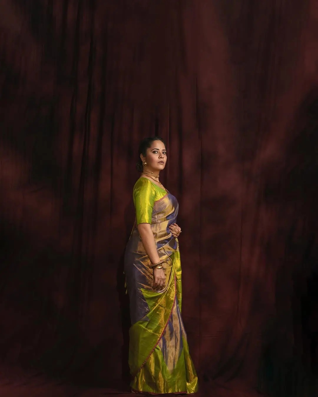 Anasuya Bharadwaj Serious Looks in Saree