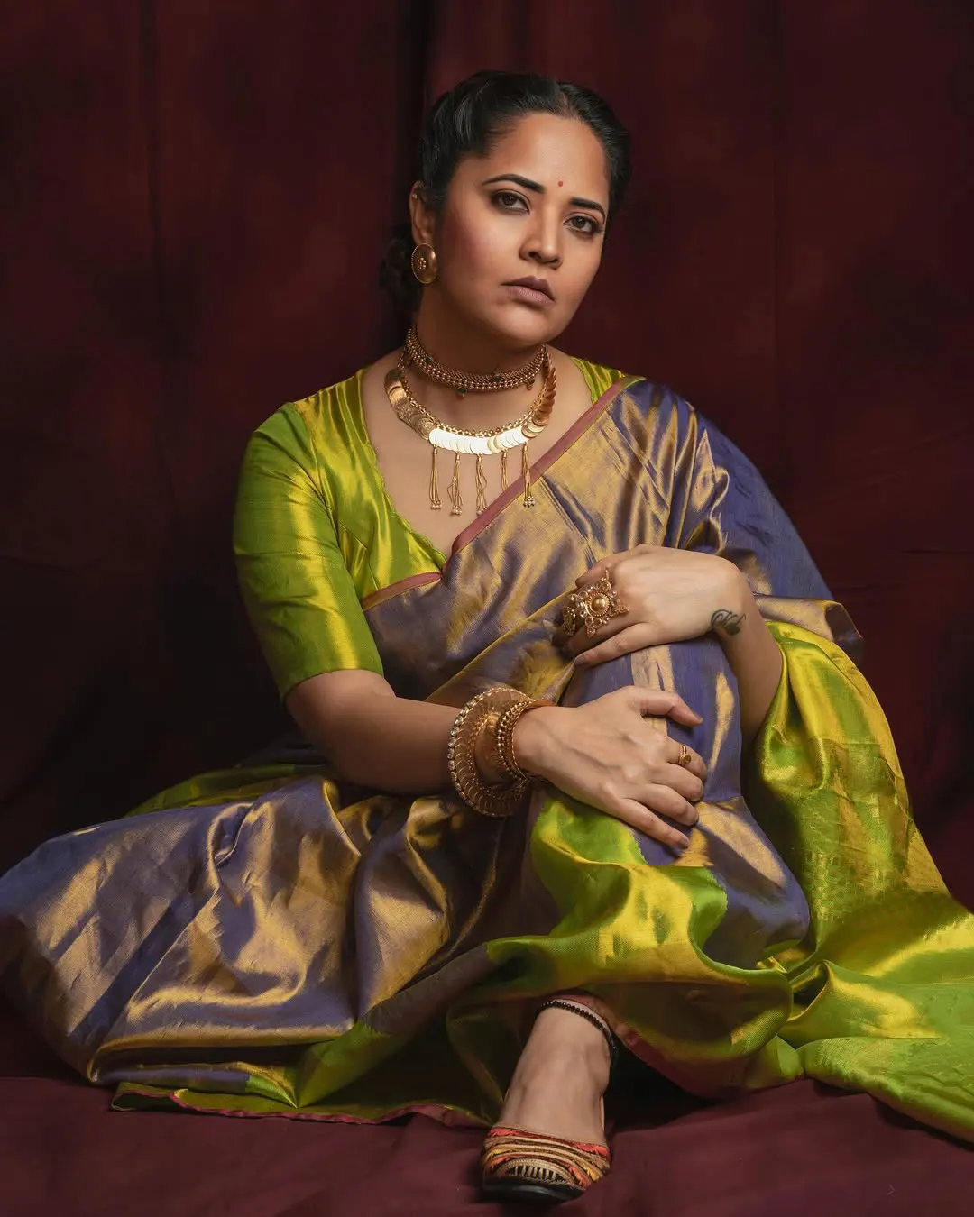 Anasuya Bharadwaj Serious Looks in Saree