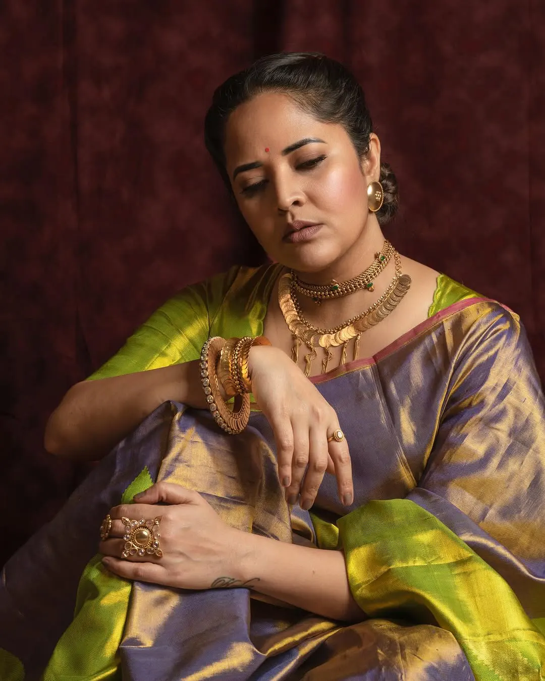 Anasuya Bharadwaj Serious Looks in Saree