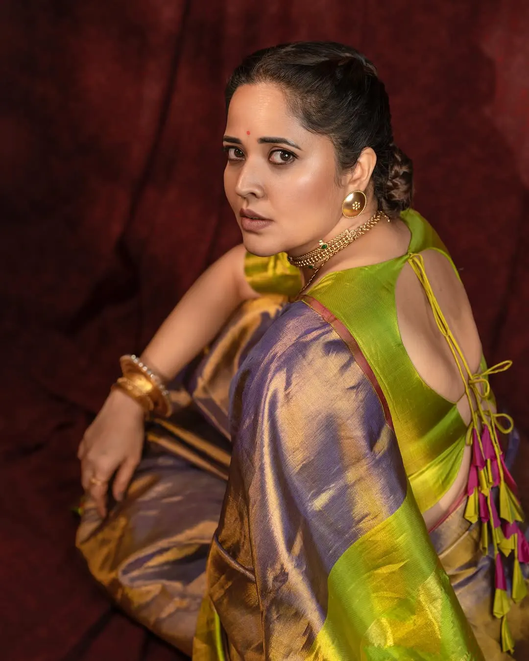 Anasuya Bharadwaj Serious Looks in Saree