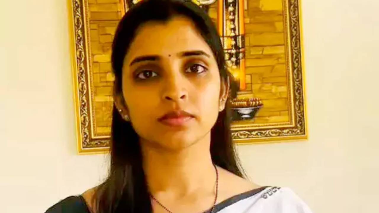 Anchor Shyamala: బెట్టింగ్ యాప్స్ కేసు.. పోలీసుల ఎదుట విచారణకు హాజరైన యాంకర్ శ్యామల Anchor Shyamala: బెట్టింగ్ యాప్స్ కేసు.. పోలీసుల ఎదుట విచారణకు హాజరైన యాంకర్ శ్యామల
