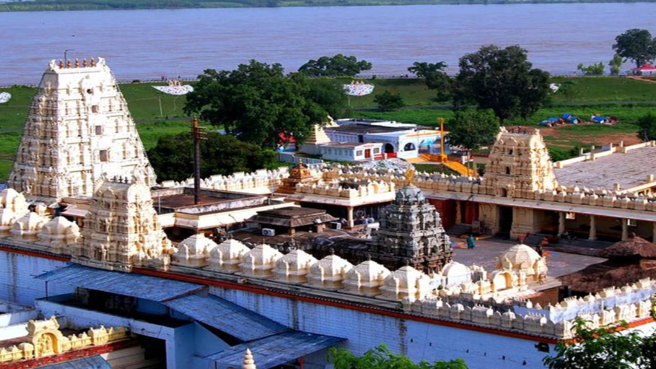 Bhadrachalam: భద్రాద్రి రాములోరి కల్యాణం తిలకించేందుకు ఉచిత టికెట్లు.. కేవలం వారికి మాత్రమే Bhadrachalam: భద్రాద్రి రాములోరి కల్యాణం తిలకించేందుకు ఉచిత టికెట్లు.. కేవలం వారికి మాత్రమే
