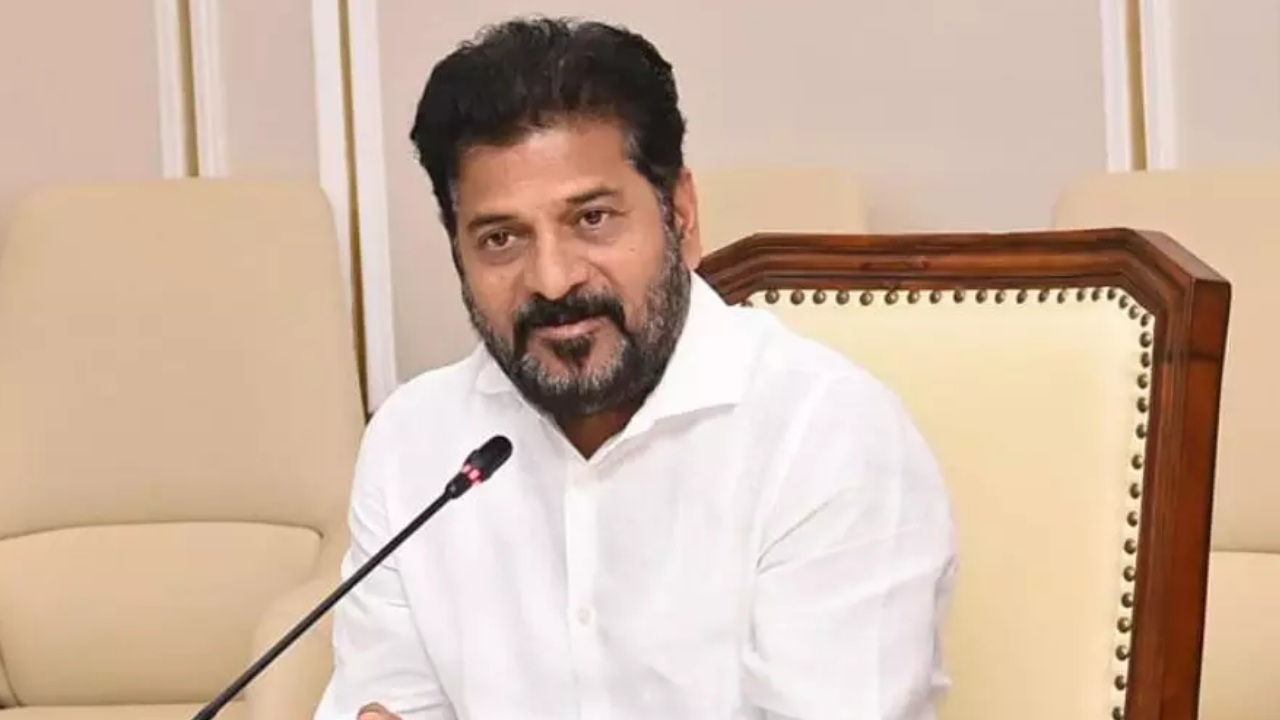 CM Revanth Reddy : తెలంగాణలో సీఎం మార్పు లేదు.. గాంధీ కుటుంబంతో నాకున్న అనుబంధం వేరే లెవల్ : సీఎం రేవంత్ రెడ్డి CM Revanth Reddy : తెలంగాణలో సీఎం మార్పు లేదు.. గాంధీ కుటుంబంతో నాకున్న అనుబంధం వేరే లెవల్ : సీఎం రేవంత్ రెడ్డి