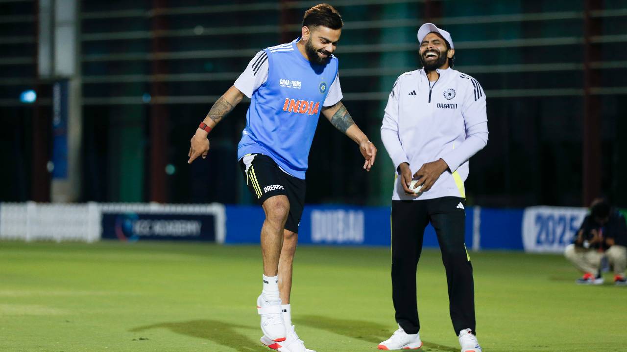 Champions Trophy 2025 : షమీ మామూలోడు కాదురా అయ్యా.. కోహ్లీ మిడిల్ స్టంప్ను లేపేశాడు.. Champions Trophy 2025 : షమీ మామూలోడు కాదురా అయ్యా.. కోహ్లీ మిడిల్ స్టంప్ను లేపేశాడు..