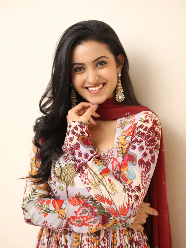 Deepika Pilli Simple Looks in Akkada Ammayi Ikkada Abbayi Trailer Launch Event