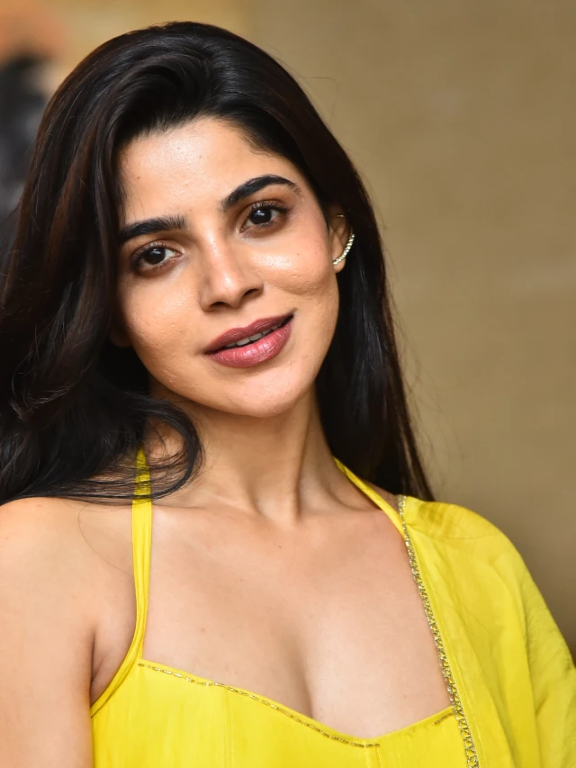 Divyabharathi Shines in her Telugu First Event