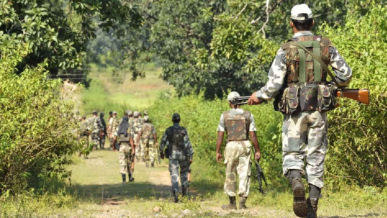 Chhattisgarh Encounter : భారీ ఎన్కౌంటర్.. 30కి చేరిన మావోయిస్టుల మృతుల సంఖ్య.. Chhattisgarh Encounter : భారీ ఎన్కౌంటర్.. 30కి చేరిన మావోయిస్టుల మృతుల సంఖ్య..