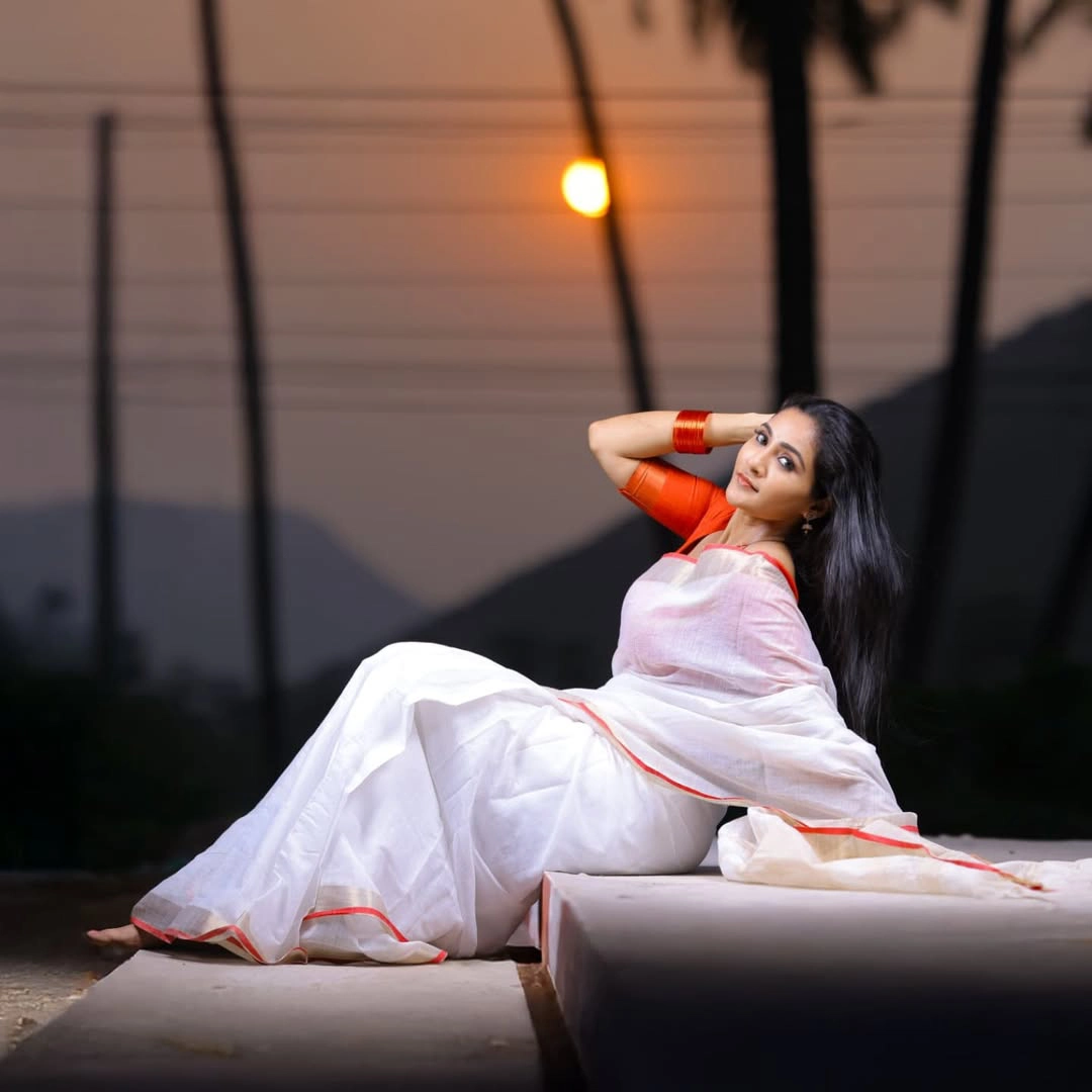 Karthika Deepam Fame Gayathri Simhadri Photos in White Saree