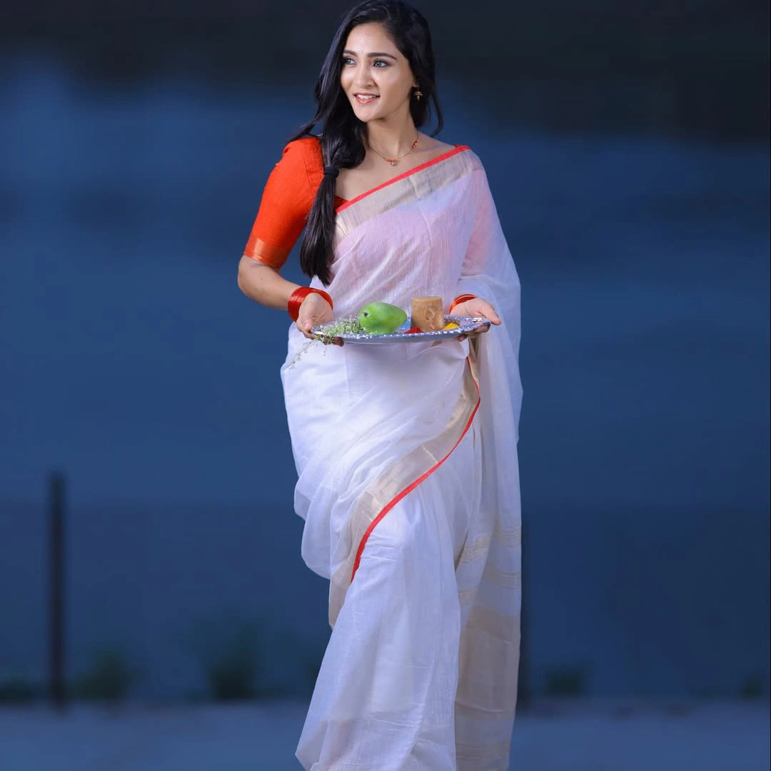 Karthika Deepam Fame Gayathri Simhadri Photos in White Saree