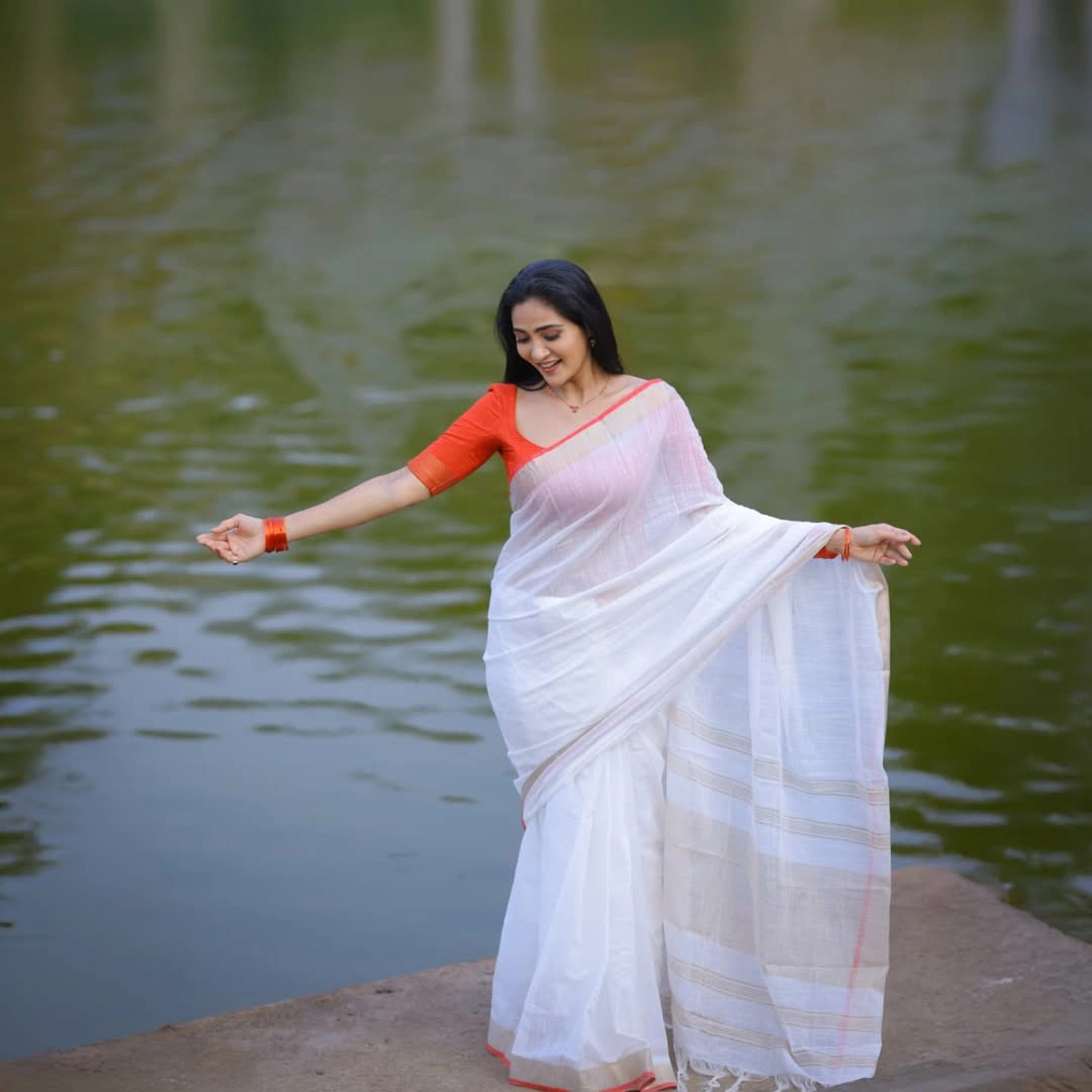 Karthika Deepam Fame Gayathri Simhadri Photos in White Saree